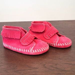 Minnetonka Moccasin Toddler Size 4 Front Strap Bootie